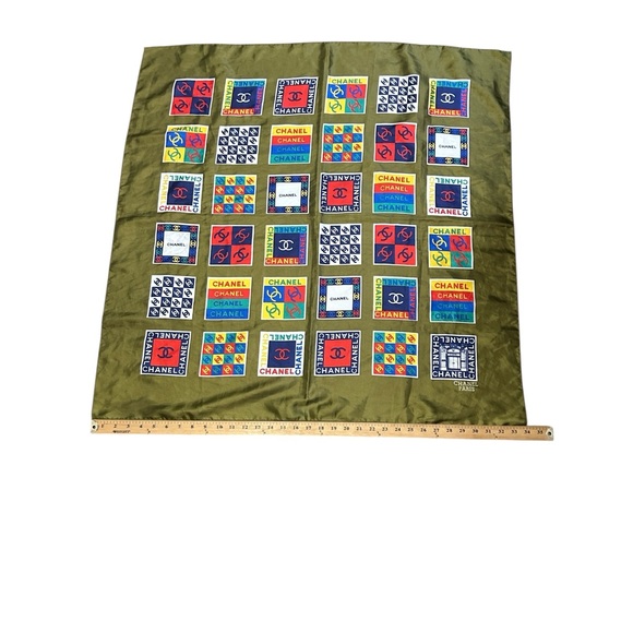 CHANEL Authentic Scarf - Picture 4 of 8